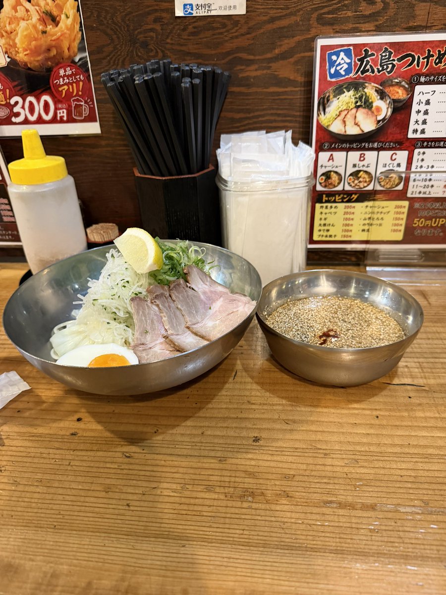 cokeke17's tweet photo. 締めでつけ麺！

さすがに食いすぎ&amp;飲み過ぎかも https://t.co/wjesz9BmxD