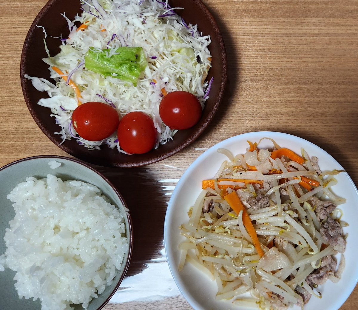 __f_laylax_7__'s tweet photo. ①麻婆茄子
②青椒肉絲
③チキンドリア　マッシュルームちゃんと買った　8個くらい　わりと時間かかる　1.5時間くらい　オーブンで5分くらい
https://t.co/Gh3YYKR8vK
④豚こまもやし人参炒め　ほりにし https://t.co/l7L2PDWnlO