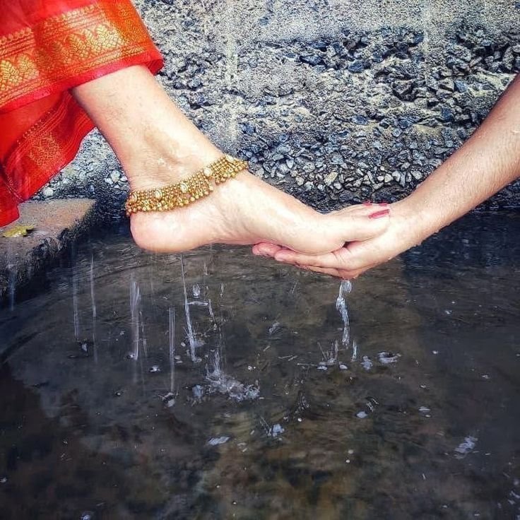 maheerjpt's tweet photo. S€x ladke aur ladki dono milkar krte hai aur enjoy bhi brabar karte hai dono lekin paise ladki hi kyu leti hai?

Ye question meri nhi balki maine bahut sare comments dekhe hai aise... 

Agr aap janti ga jante ho to please hame bataye.....

Note: ony for knowledge purpose . 

@Shefaliditya89 @AmaratSuvatar18 @Amoura399 @ThoughtsOfRavi @SANDY4AYU @sansofibm @itSachinverma and who seeing on own timeline