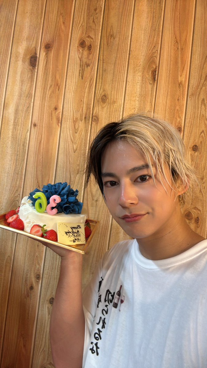 0722Ikeda's tweet photo. 北海道撮影会もありがとうございました！

帰りは時間なくて何も食べられなかったけど
信玄の味噌ラーメンとガラナを買って帰りました！
辛味噌を食べたんだけどコク味噌の方が人気っぽいから今度リベンジしよ。

イベントでも気分転換でもまた北海道行くぞ！！ https://t.co/4MU4iexuaQ