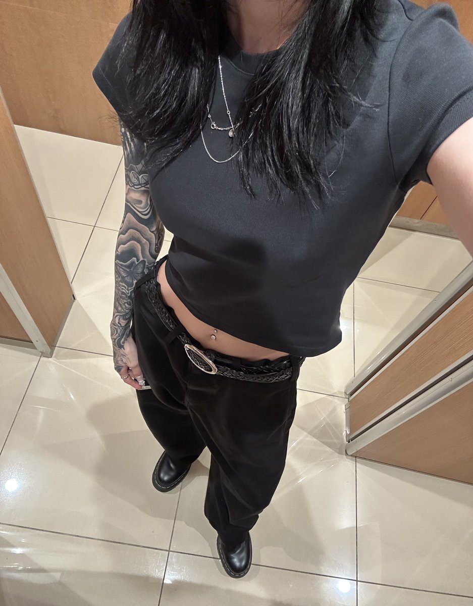 o91nm's tweet photo. 暑すぎ🥵 https://t.co/Nh24kePtCf