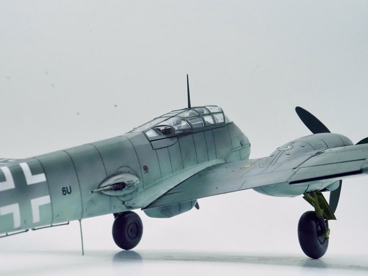 FuwakuT's tweet photo. 三連休、二つ目の完成は、メッサーシュミット Me410。
メッサーシュミットって双発機ものあるんですねー。
機首の構造がちょっと面白い。でも、なかなか作りにくもありましたが…

#プラモデル
#Me410
#MENGMODEL
#新作 https://t.co/RuxbxxNv1k