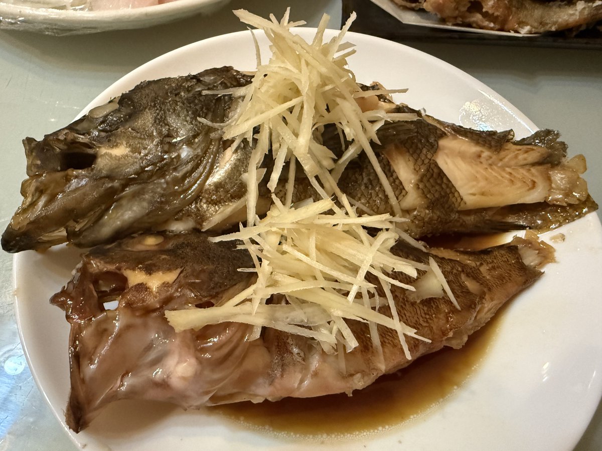 yu____tan's tweet photo. ゥチの妻ｧｧは本当に天才なので見て　シマアジとカンパチとヒラスズキとカサゴとメバル　釣りは永遠にやめらんないなぁ https://t.co/Gm38IBmGPc