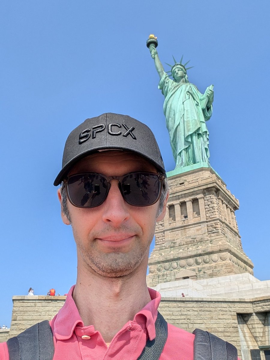 arkann1985's tweet photo. 😎🗽
#spacexai #nyc https://t.co/gNBF9RhdDW