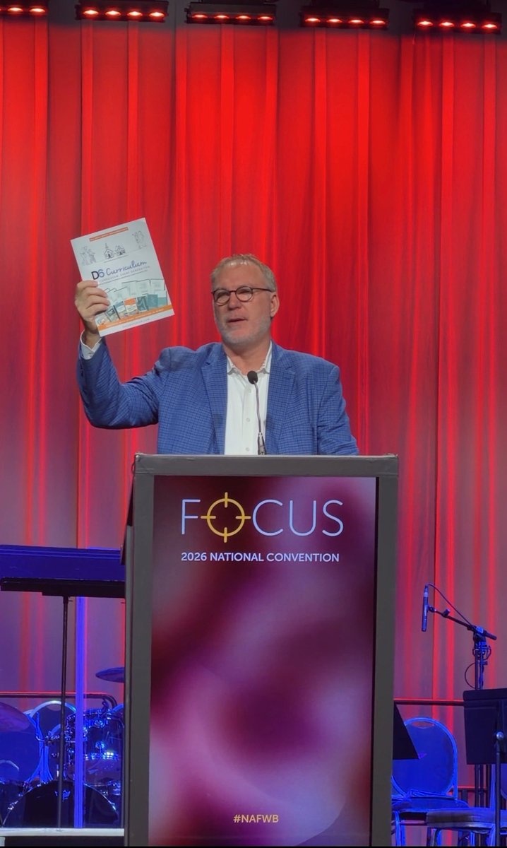 ronhunter's tweet photo. You can now get a physical or digital sample of the new D6 Discipleship Journals! Daily Scripture prompts, weekly note pages for Sunday School and sermons, and space to engage God’s Word all week.

The best way to read the Bible is with a pen in your hand. #D6Family #Discipleship https://t.co/eK8pRGn4wL