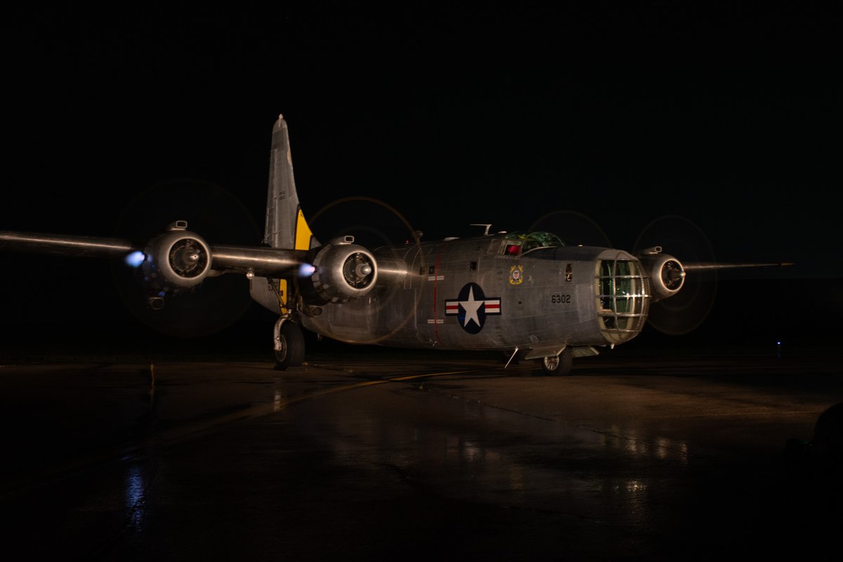 LandonLyons3's tweet photo. P4Y Privateer, the product of a B-24 and a B-17. #thunderovermichigan https://t.co/UW17OlnB08