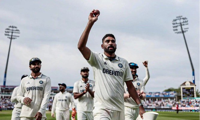 SohelVkf's tweet photo. If Siraj didn't do a miracle in the England series Gambhir would have been sitting in the Star sports pre-match show &amp; this person sidelined Siraj from ODI set-up 💔 https://t.co/zkvlgVKpdc