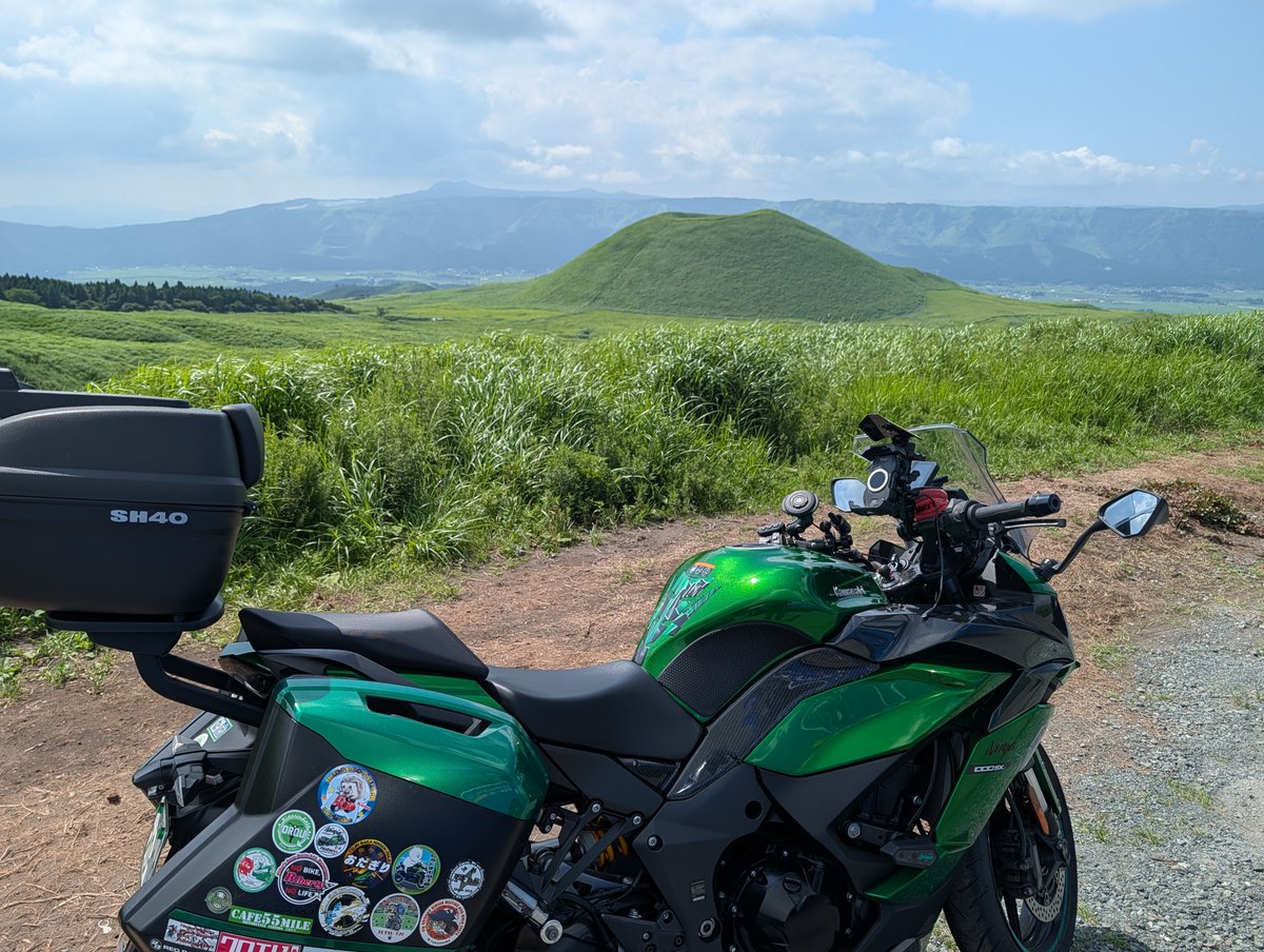 Ninja1000Tetsu's tweet photo. 本日鹿児島〜阿蘇で450km
連休の草千里の上りは大渋滞
ちょっとガスってたけどいいツーリング日和でした
#ご飯はヒライ https://t.co/SS1xq85Eme