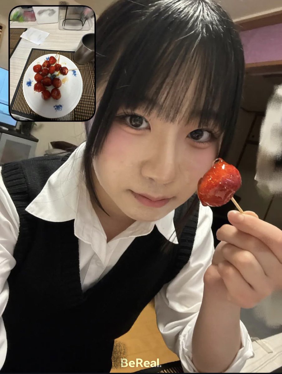 なな tweet media