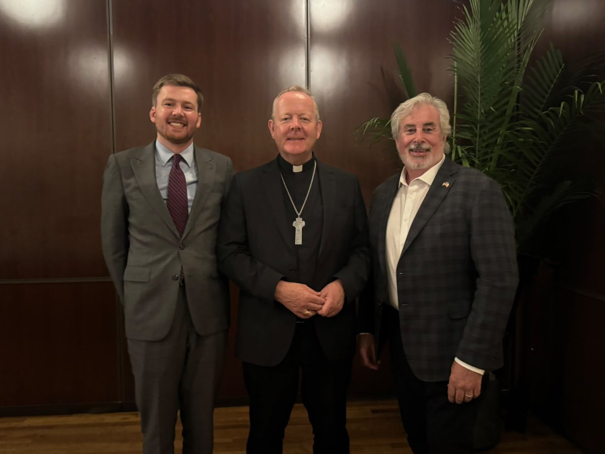 ArchbishopEamon's tweet photo. Very much enjoyed a visit to the Irish diaspora in #Chicago and the opportunity to offer Mass at the Cathedral of the Holy Name for all Irish emigrants to the United States. @iahcchicago https://t.co/A7LGa8vOLC