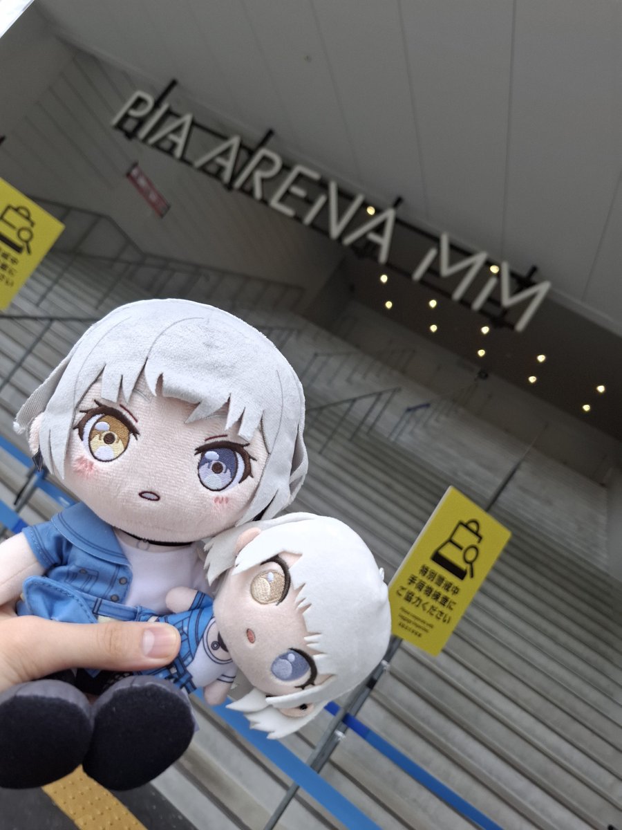 mayononeeezu's tweet photo. #つなぎ目のむこうに
 #MyGO
MyGO!!!!!9th LIVE つなぎ目のむこうに
2DAYS両日行きました。
明弦音生で聴けてめっちゃ嬉しい。
1日目の時は入り少し声が大きめに聞こえて2日目は少し落ち着いて1日目ではしゃいじゃった愛音みたいでとても良き。
そして何よりも初披露の証命讃歌
ぶっ飛んだわ。
⬇ https://t.co/UPuESgT0Zu