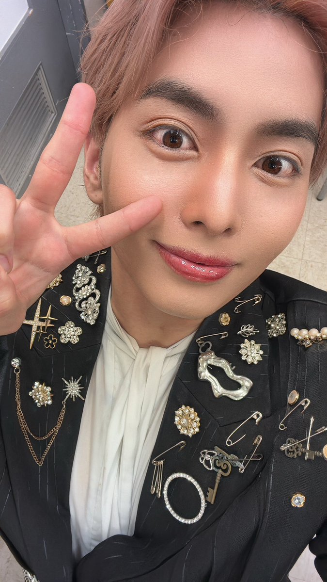 BANGERS_KAITO's tweet photo. 「好きだけどグッバイ」リリースイベント最後まで一緒に駆け抜けてくれてありがとうございました！
この期間会いに来てくれた皆んなのこと忘れないから，次の5th SG「MISSION:ONE」会いに来てくれると嬉しいです！

ALTも覗いてみてね！感謝です！ https://t.co/hc6fr2fLXI