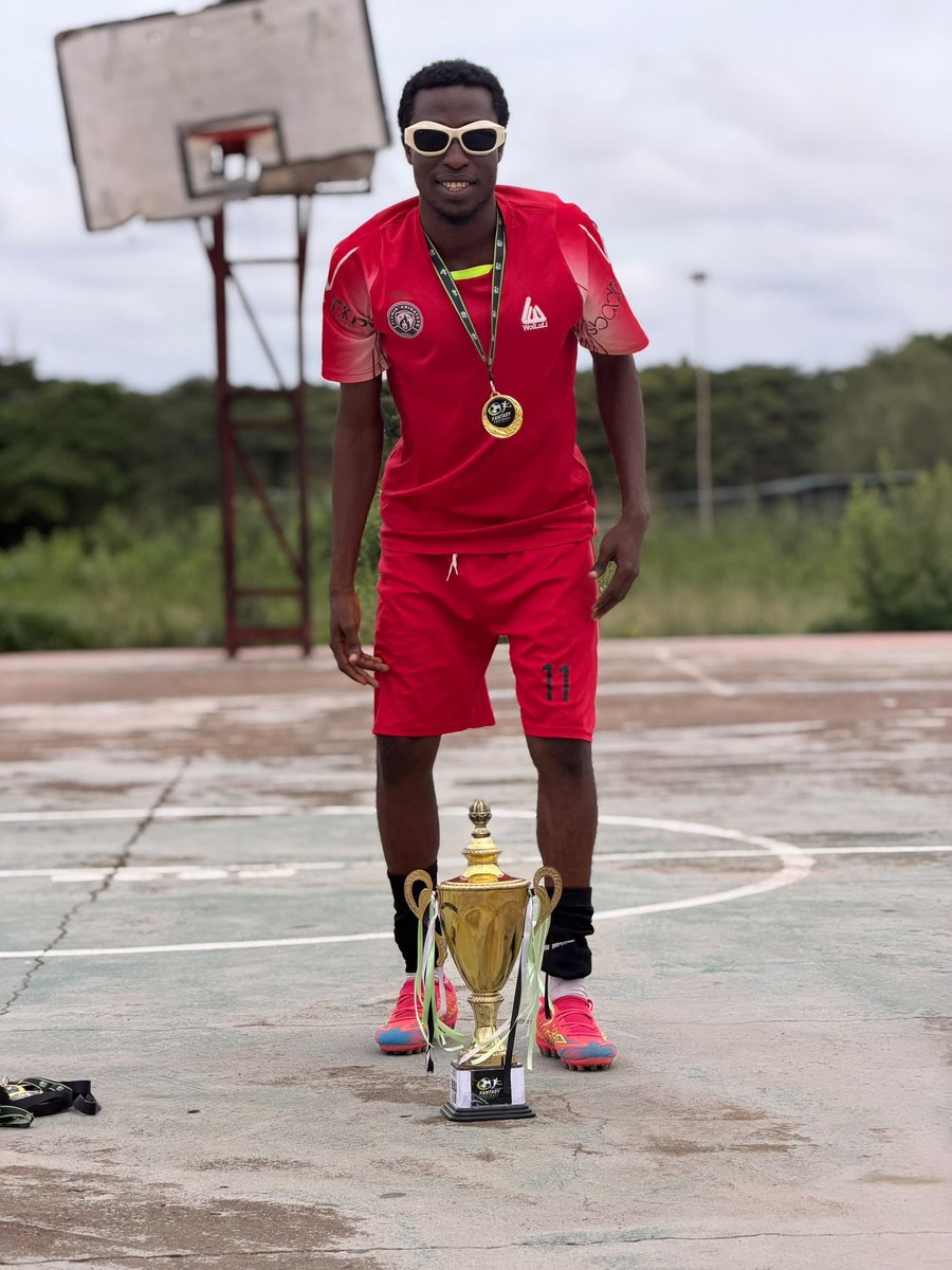 Peter_Babs11's tweet photo. Champion innit 😉😜😜. So happy winning my first trophy 🏆 for this great club @Flaming_Knights . Let's do more 💯💯🔥 https://t.co/dIEJn3qqsd