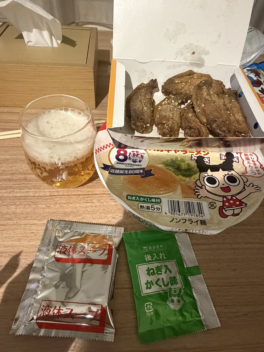 ss_daiking41522's tweet photo. スガキヤラーメンと、風来坊で夕飯！
吉芋花火でお会いした素敵なJAMさんにいただいた小籠包と吉芋花火で9時までなんとかお腹を騙しました😗
うちの拓実JAMはひらく、から体力の限界を迎えましたがアンコールで体力回復。
本人曰くメンバーに手を振ってもらったらしく、楽しめた模様 https://t.co/BqmCbUgK5h