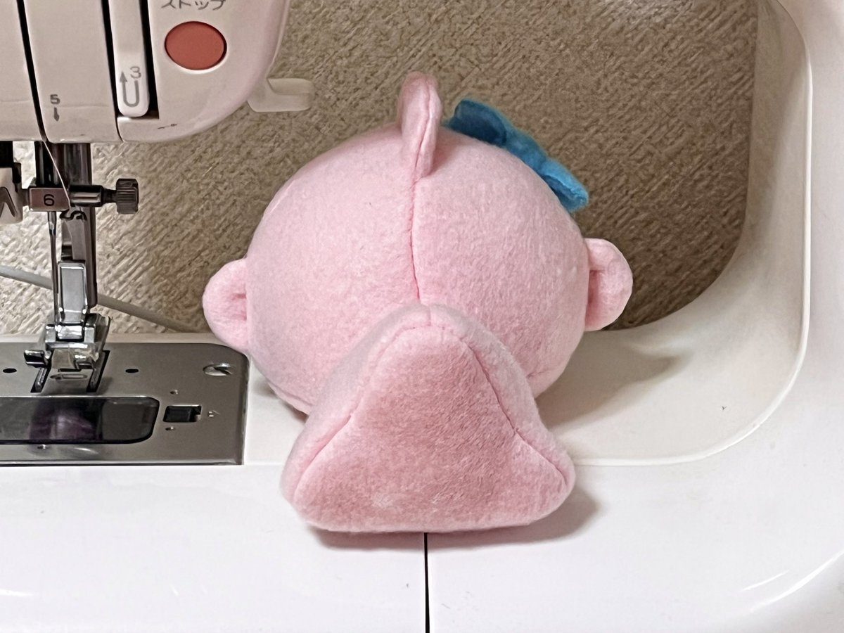 verymerrysheep's tweet photo. ピアノちゃん金魚、自引きできなくて自給自足 https://t.co/MkHTQYISLX