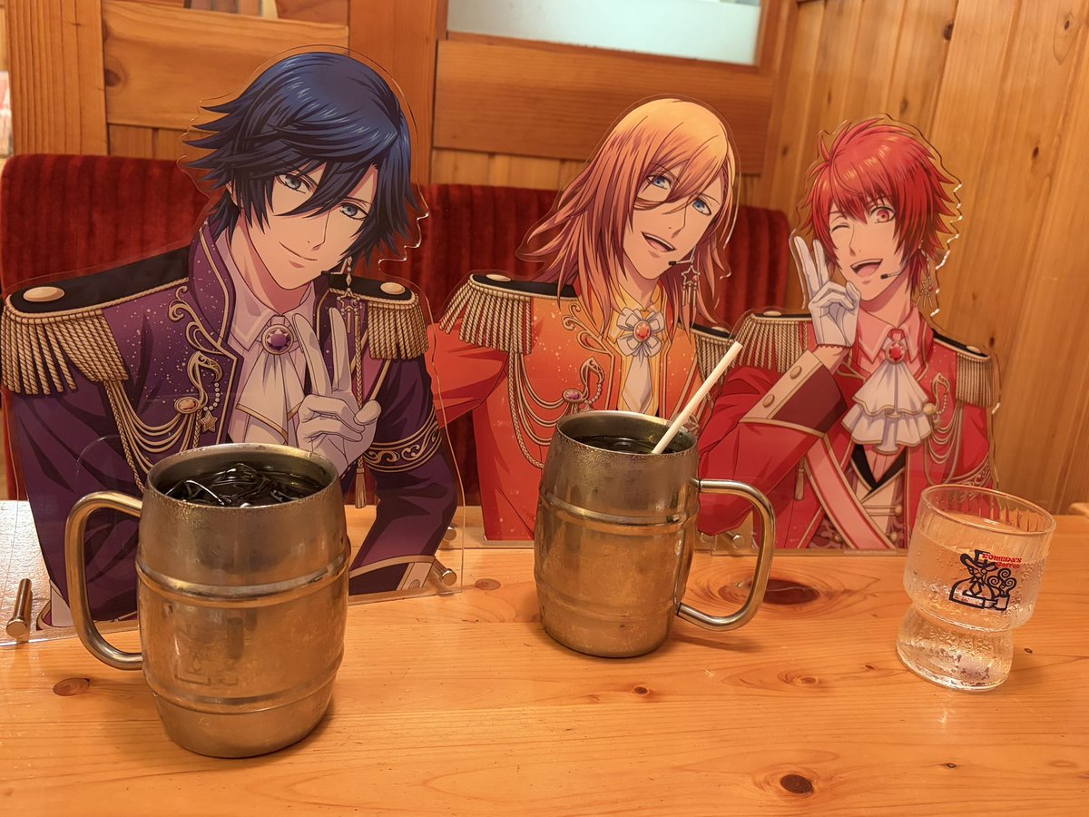 housekineko's tweet photo. クソデカアクスタがなせる技
推しとカフェに来た気分
を思う存分やって楽しかった https://t.co/pvYugOZKPG