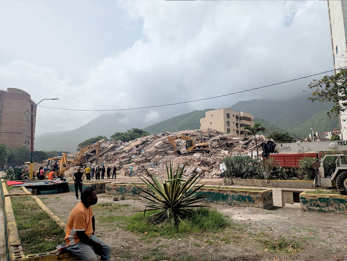 ArmandoInfo's tweet photo. Las empresas que contrató la Opppe sin licitación para la construcción de viviendas en Vargas (hoy La Guaira) bajo el decreto de emergencia (2011-2012) eran un misterio. @ArmandoInfo revela los nombres detrás de las edificaciones que colapsaron con el terremoto doble
https://t.co/JmnxOR4Hnw