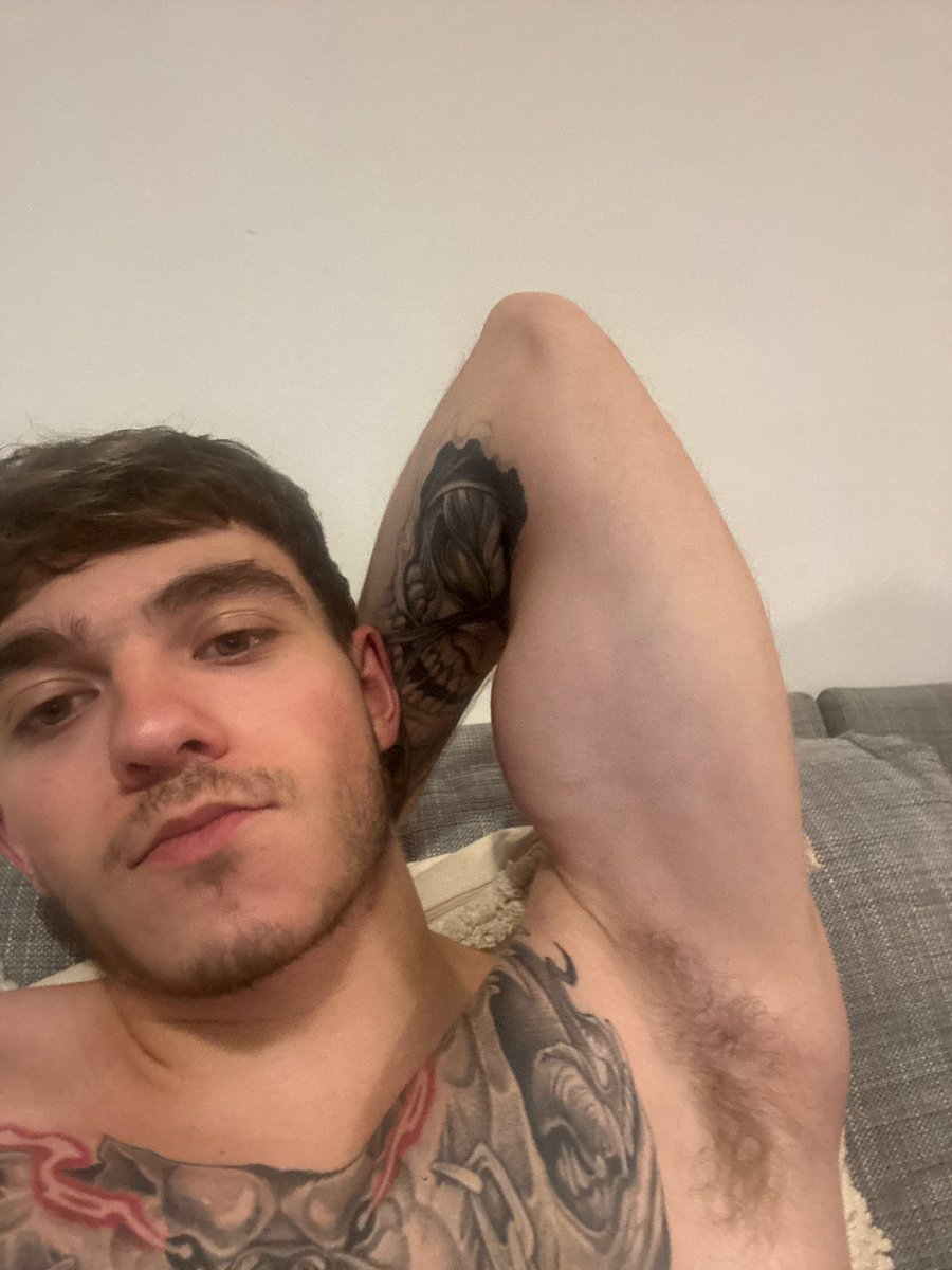 MasonOwnsY0u's tweet photo. Hungover today, come entertain me https://t.co/mKo5DHu8cH