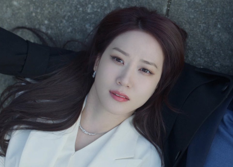 PEBmomt's tweet photo. 꾸꾸코디 다받아먹는 박은빈 얼굴 씹사기셔🚶🏻‍♀️. . https://t.co/ldKaQNDwc5