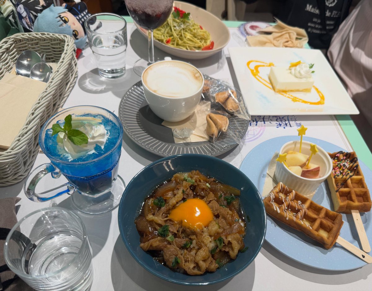 uto_haruto's tweet photo. 麺🍜とコラボカフェ飯と時々つけ麺🍜
やはり美味いご飯は正義…😇 https://t.co/RPe9xF1o4y