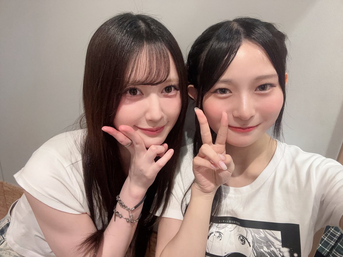 ayami_namba48's tweet photo. 大好きなみかなさんと一緒にお写真撮らせていただきました📷♡

ほんとにお顔から大好きすぎて緊張して
うまく話せなかったんですけど愛は伝えられたと思います😿😿😿

おやすみなさい😴💜🩷

#山本望叶 さん https://t.co/HkLNPntku8