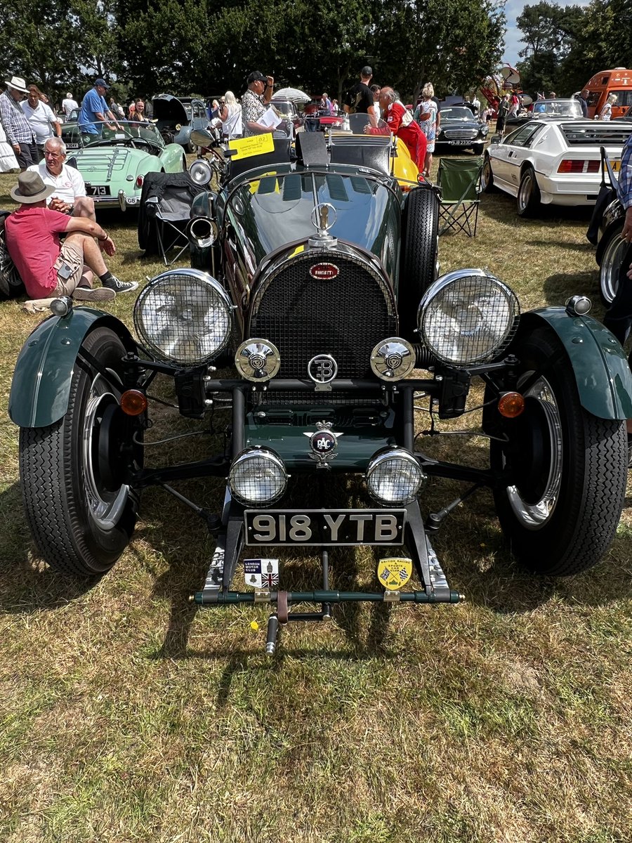 jcrfear's tweet photo. Some more beauties from today’s #carshow #classics https://t.co/965sSpoqgn