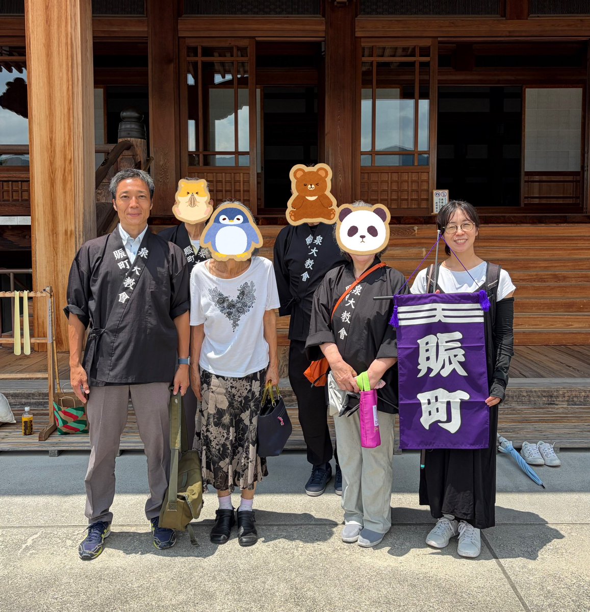 nigiwaimachi's tweet photo. 賑町別席団参をさせてもらいました😊
高齢の方もおられるしで、天理駅でのにをいがけをどうしようかと悩んでたら、1番年上の80代半ばの男性が「当然、今日も駅ににをいがけに行くんでっしゃろ？」と言わはり、別席場に送り届けた後、みんなで勇んで天理駅に行かせてもらいました🌈 https://t.co/u6orGrWPZN