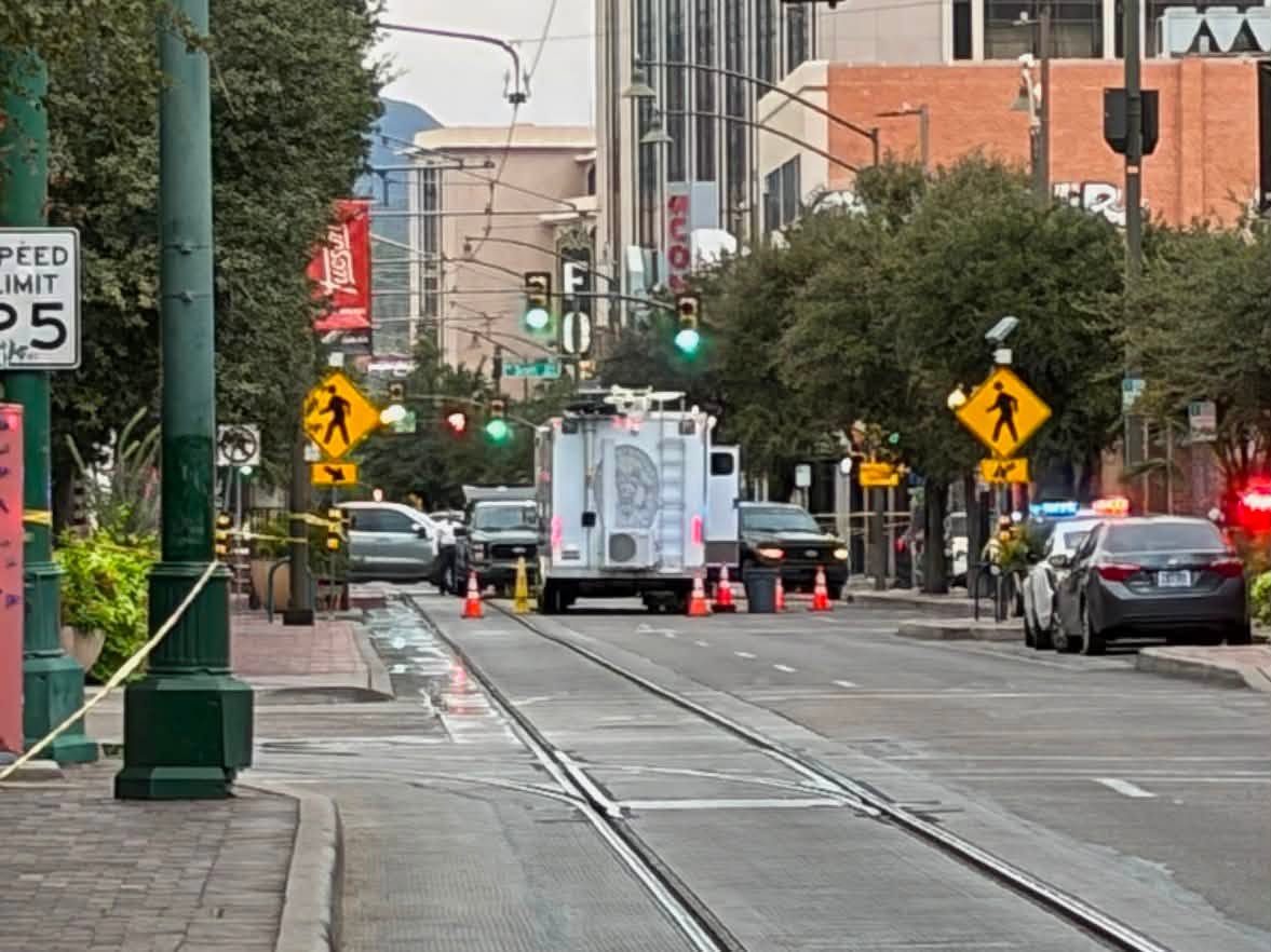liltwit22's tweet photo. #massshooting #Tucson 8 people shot + shooter I believe was shot & in custody. Updates slowly coming in. People suffered critical injuries in a #shooting near #Congress & Sixth #mayorofTucson say something....See something, say SOMETHING!! Don't cover it up. #SPEAK #Prayers https://t.co/lSLenqWWV3