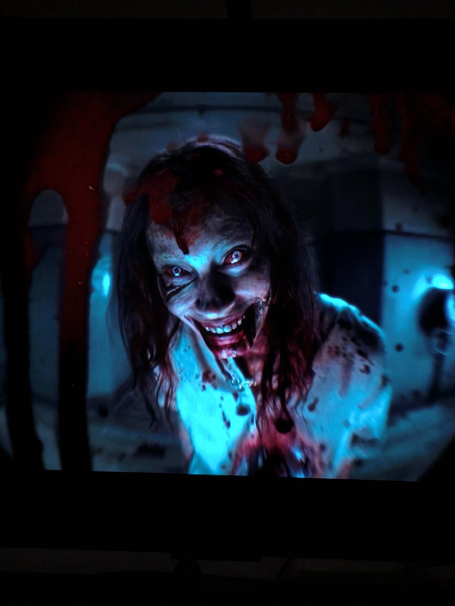 JuviCinefilo's tweet photo. A nivel estético y actuación, la poseída de #EvilDeadRise, interpretada por la magnífica Alyssa Sutherland, es una de las mejores que nos ha dado el cine.

COLOSAL Y ESCALOFRIANTE. https://t.co/uD9l5YRTJI