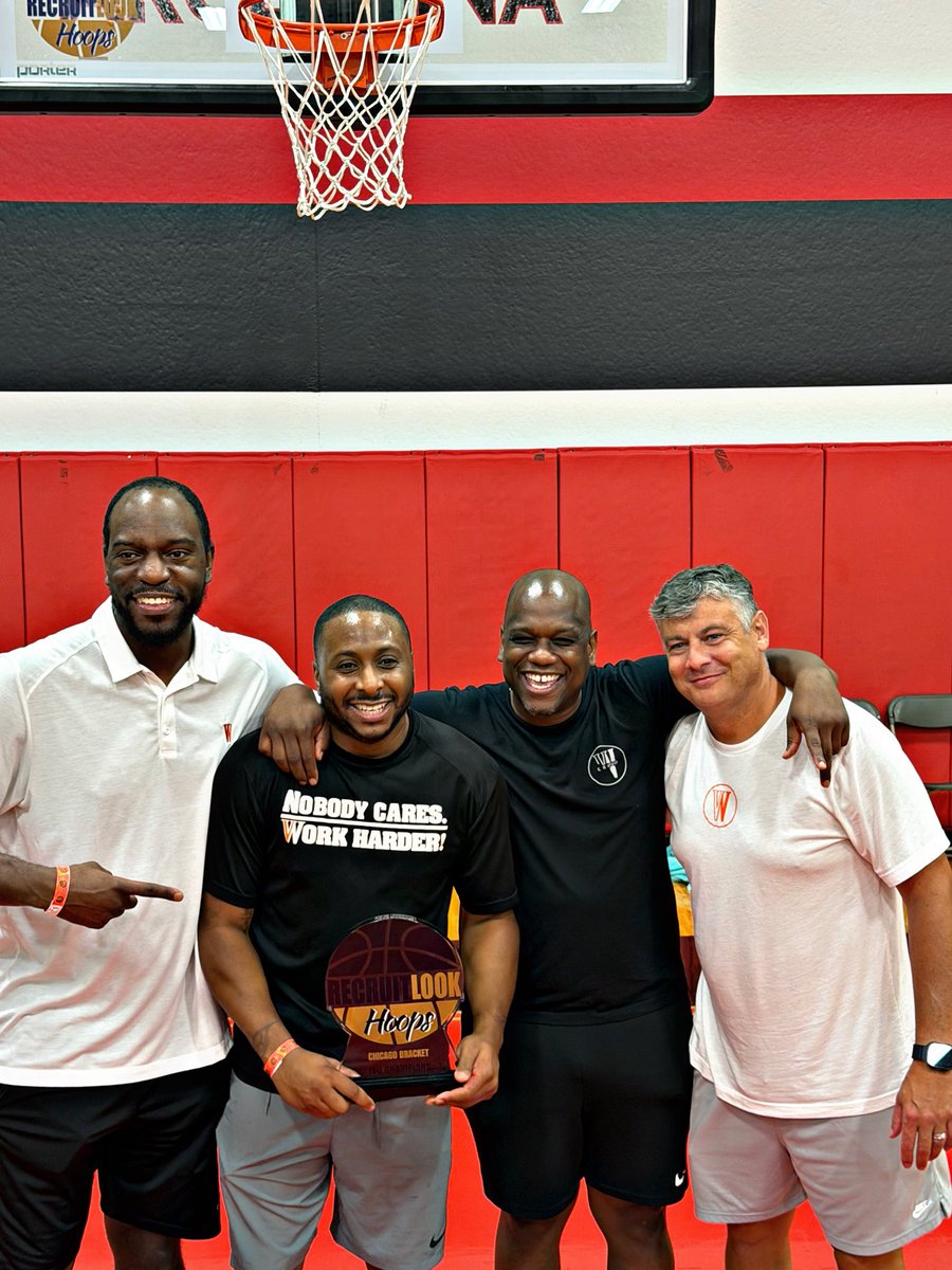 CoachT_3's tweet photo. ADD 2026 16U RECRUITLOOK CIRCUIT CHAMPIONS TO MY RESUME‼️😎
I’m so proud of my guys ..They competed at a high level this weekend .. it was such a team effort and they deserve the recognition.. 29-5 this season playing all the best competition each week.. this was EARNED NOT GIVEN https://t.co/3tRZ8kFISE