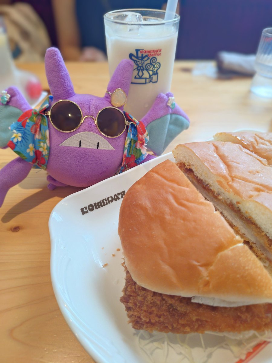 color_96810's tweet photo. コメダのカリーフェア🦇ラッシーも美味しかったね https://t.co/yGSfdBm3Bb