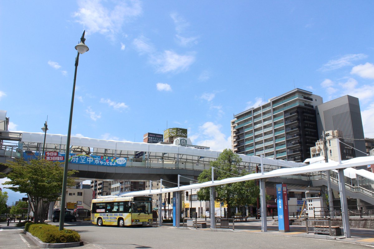TopsNumber211's tweet photo. そういえば今日甲府にC810いたんですが(12時50分頃)
予備車だけどたまには動くことあるのね
(といっても回送でしたが)
結局こいつはここで何をしてたのか… https://t.co/hCd2DlSwcn