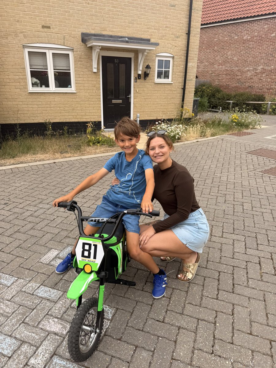AprylRayson's tweet photo. The best wholesome weekend. Seeing my brother who just turned 10 (guess who got our dads Sri Lankan genes 🤣) and then seeing my boyfriends older brother who lives in a care home for special needs 🥰 my heart is full again 🥰 https://t.co/D5MOAODLWI