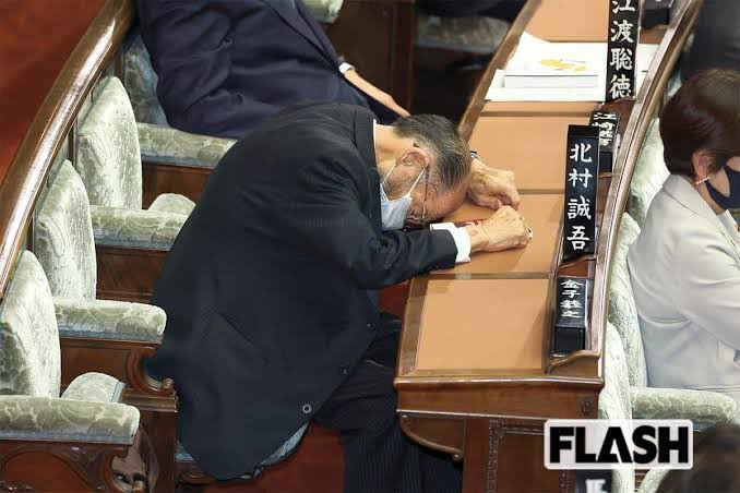 hikaruganji's tweet photo. 我々の税金で、養う。高級、生活保護達。 https://t.co/Rj3rasvEpC