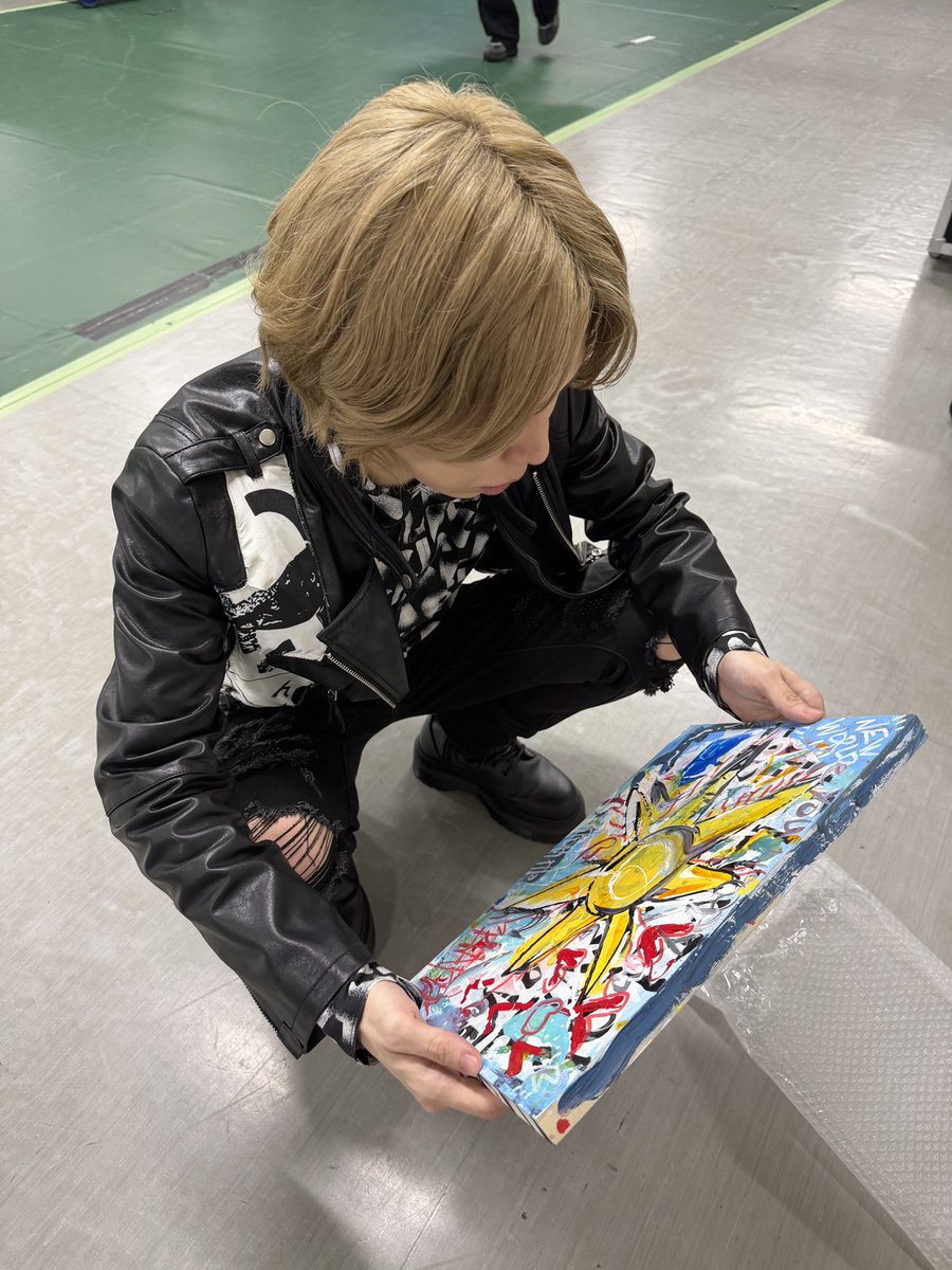GanchansNft's tweet photo. 髭男のLIVEに行ってきました。
LIVEで1曲目から涙が出た事は初めてです。。。本当に素晴らしいLIVEをありがとうございました😭そりゃこんなに沢山の人が愛するわけよね😭そして、『YOU』という作品がロックスターのもとへ旅立ちました。行くべき人の所に行けたのじゃないかと思っています。本当の本当に素晴らしいLIVEでした。そう、あれはコンサートではなく、LIVEだった！！大輔ありがとう❤️愛してるぜ❤️言いたい事は長文になるのでまたインスタにあげて残しておきます。