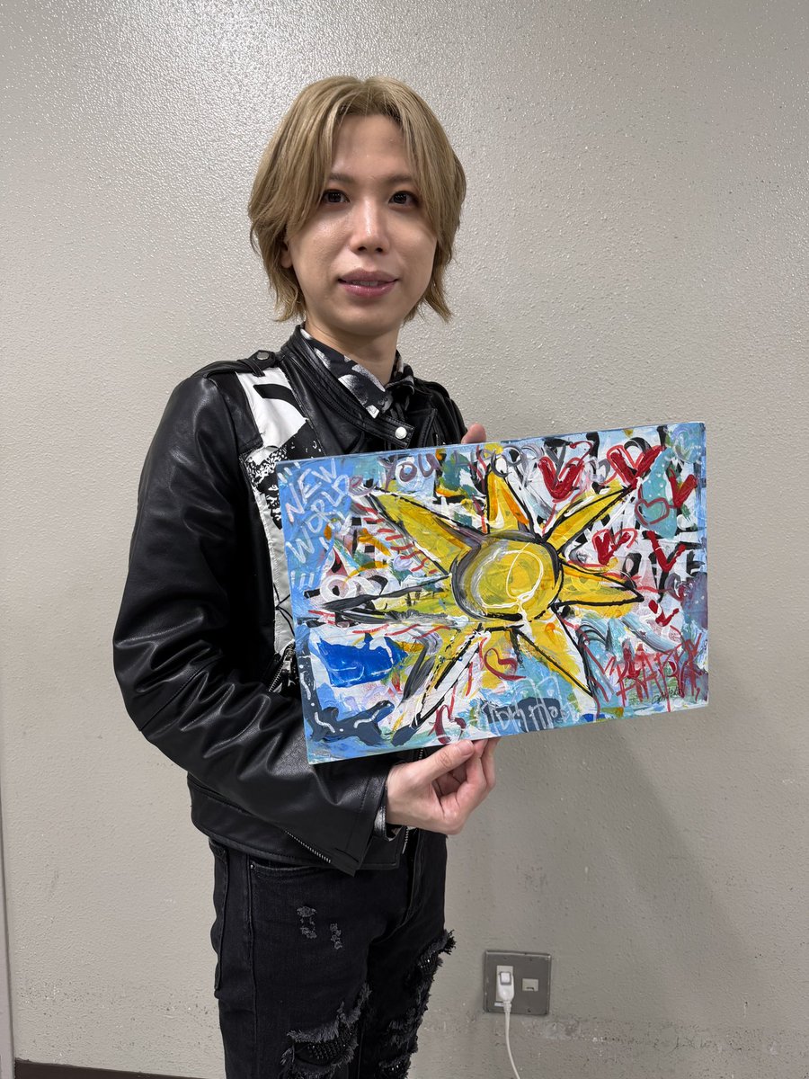 GanchansNft's tweet photo. 髭男のLIVEに行ってきました。
LIVEで1曲目から涙が出た事は初めてです。。。本当に素晴らしいLIVEをありがとうございました😭そりゃこんなに沢山の人が愛するわけよね😭そして、『YOU』という作品がロックスターのもとへ旅立ちました。行くべき人の所に行けたのじゃないかと思っています。本当の本当に素晴らしいLIVEでした。そう、あれはコンサートではなく、LIVEだった！！大輔ありがとう❤️愛してるぜ❤️言いたい事は長文になるのでまたインスタにあげて残しておきます。
