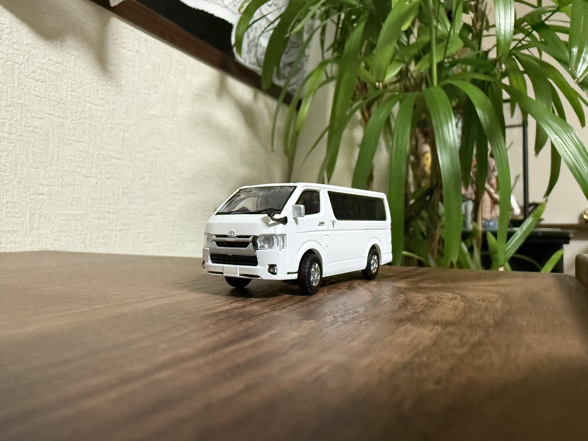 tsuyope_apy's tweet photo. トイズキャビン 1/64 TOYOTA HIACE
開いた状態で固定出来なかったので写真撮っていませんが、リアのドアも開きます😊
#toyscabin #hiace #カプセルトイ #ミニカー https://t.co/ZyWwlgLi5r
