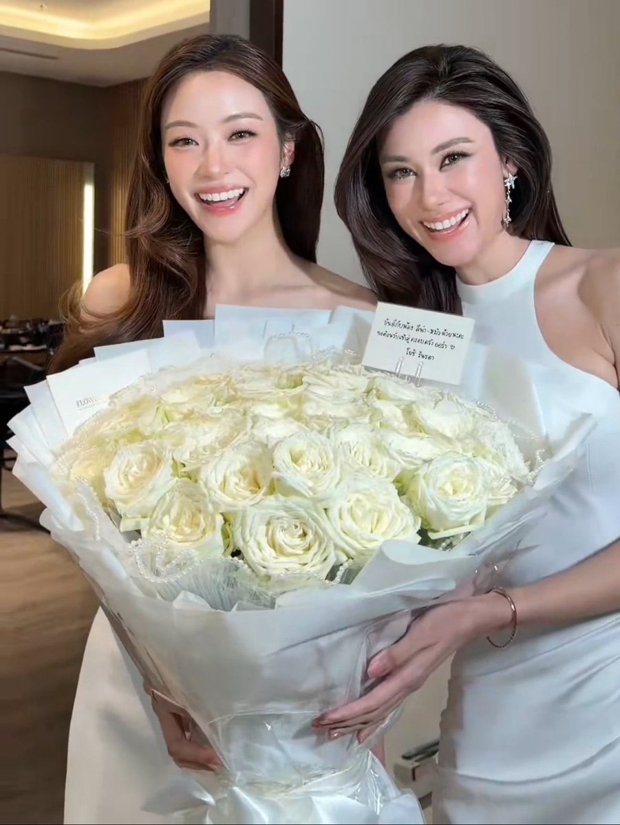 cloudyzubu's tweet photo. Congratulations Mrs. &amp; Mrs. Schuett 💍🤍 https://t.co/m7haMF1QYz
