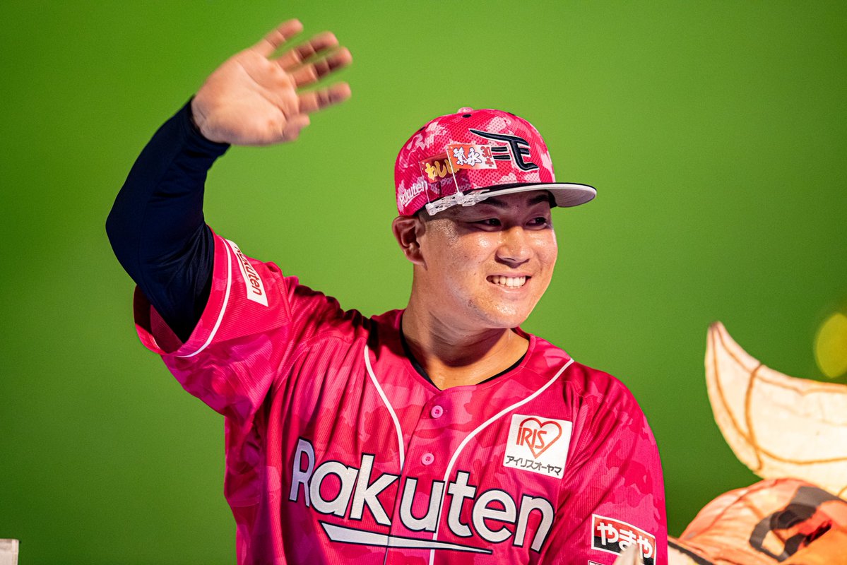 _abeko1115's tweet photo. 東北楽天ゴールデンイーグルス vs 埼玉西武ライオンズ

3-2で楽天の勝利。

「EXCITINGシリーズ」開催のため、選手はVIVID PINKを基調色としたサードユニフォームを着用。そして繁永 晟 選手、プロ初安打おめでとうございます。 https://t.co/qxMEjdukDE