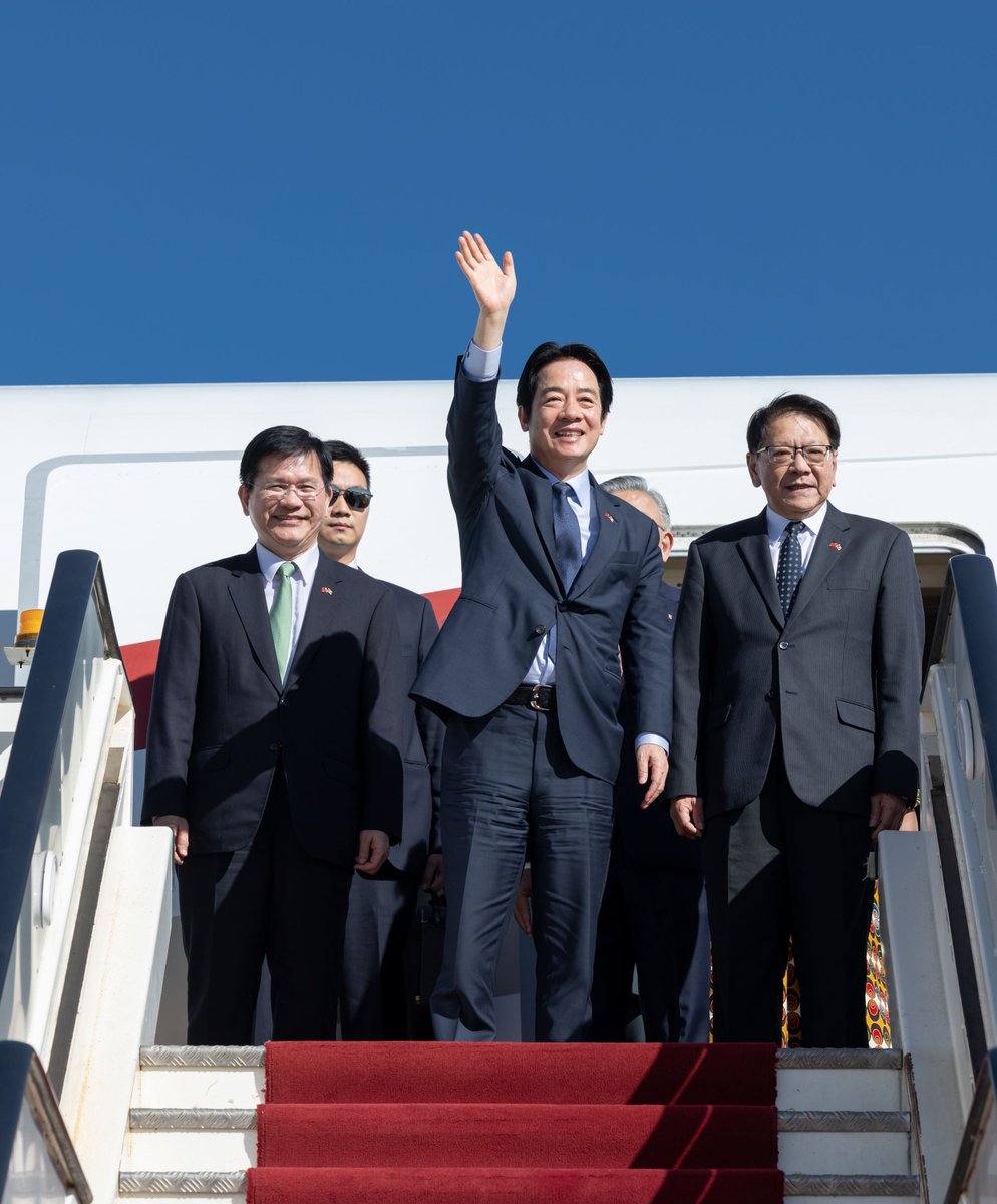 Political_Room's tweet photo. 🇹🇼🗣️🇨🇳 El presidente taiwanés Lai Ching-te pidió a su partido oponerse al "terror rojo" de China durante la convención anual del Partido Progresista Democrático. Lai advirtió que la "Taiwán democrática" no debe convertirse en "la Taiwán de China". Denunció además la nueva ley de unidad étnica de Pekín, que Taipéi teme que sirva para procesar a taiwaneses considerados separatistas.