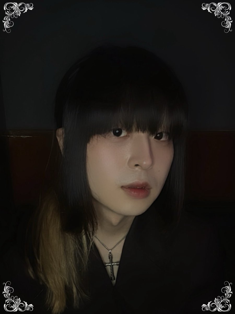 Visunal_OSAKA's tweet photo. Visunal 本日は0:00〜オープンです！

◆0:00-LAST
・⚪️(まる)
@Visunal_maru 

•とあ
@Visunal_toa 

・いぶき
@visunal_eve 

•ユウナ
@visunal_yuunaaa 

お待ちしております☦️

#メンコン #ボーイズバー
#ヴィジュナル #メンズコンカフェ #ミナミ #メンコン求人 https://t.co/o8tM12sWnU