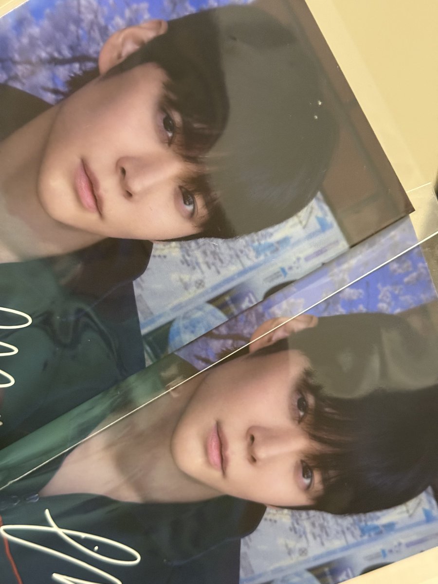 mae2decorn's tweet photo. 은석오빠님한테 나 엽서 두장주면안돼? 하니까    두장?하더니 진짜 하나 더 줌 야호~🧑🏿‍🩰🧑🏿‍🩰 https://t.co/zD699Pm5s7