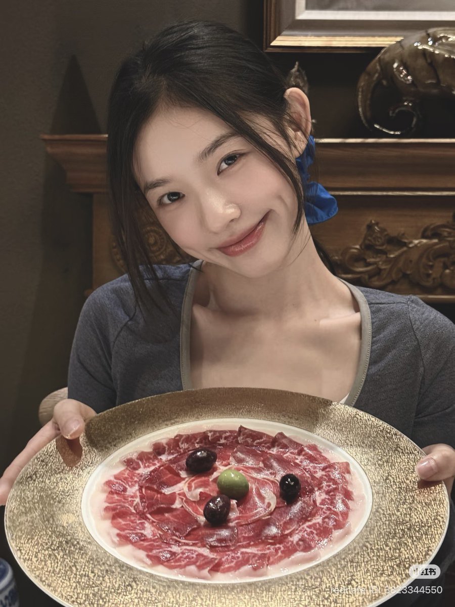 Linyuon's tweet photo. So-much food to eat. *#happy*🥩🥢 https://t.co/ATOJjrEaYz