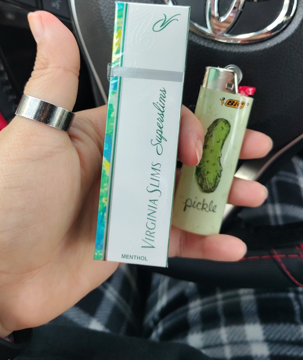 0n_izz's tweet photo. @fuckinghamgreen My friend said he has a whole pack of them. https://t.co/C2febm9HDk