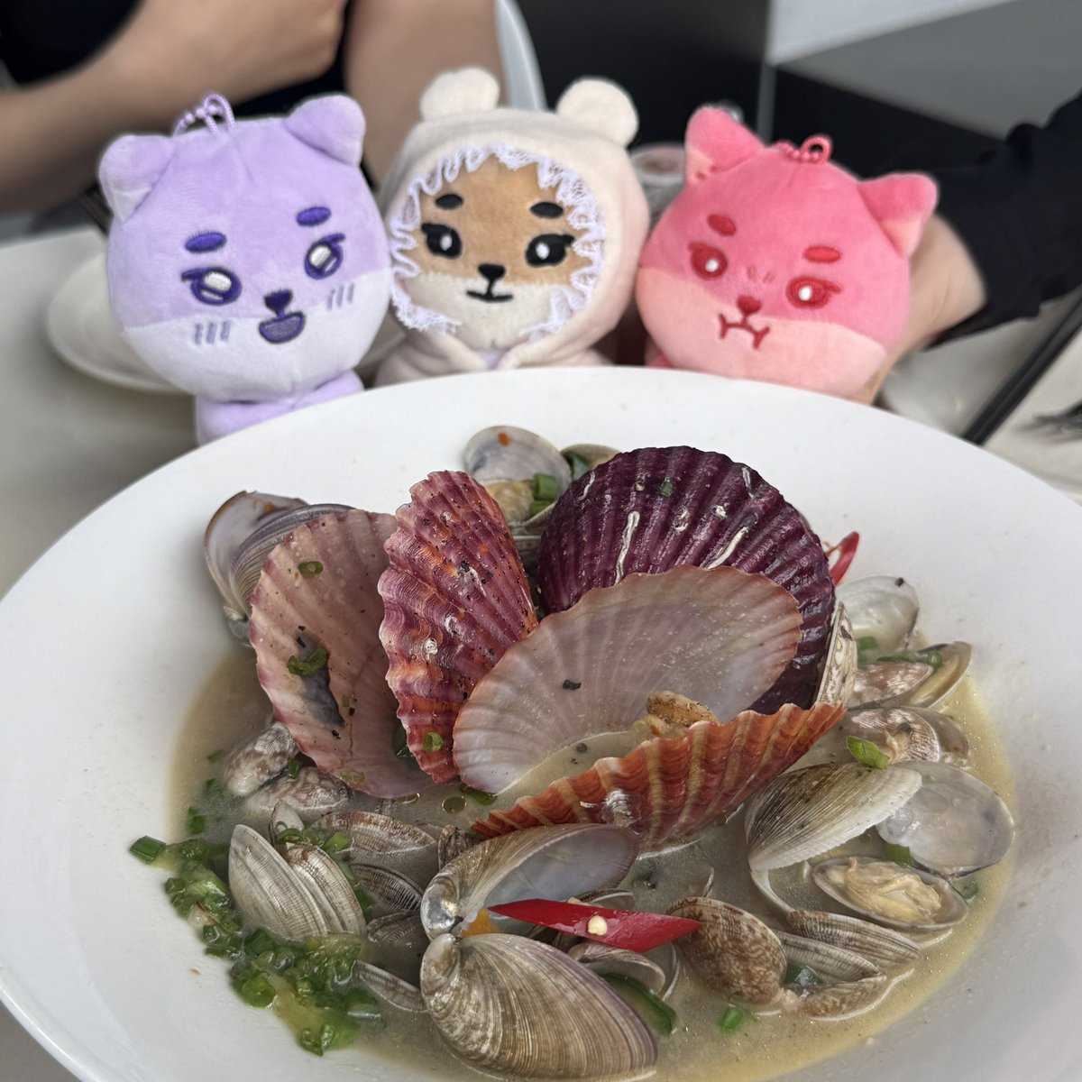 u2lovek's tweet photo. 야호 ~~ 😍🤤🥴❤️❤️ https://t.co/QXIAAs5zcN