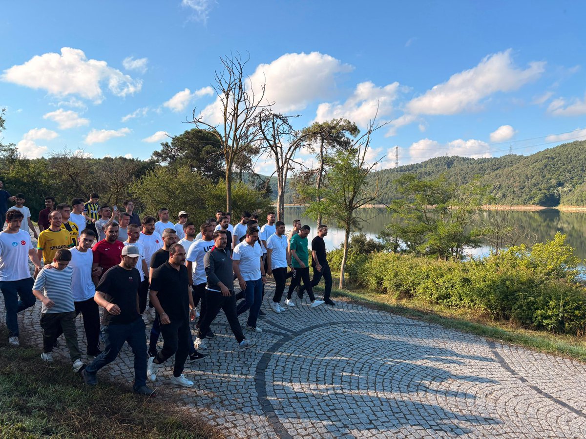 SametKaragl25's tweet photo. Ülkü Ocakları İstanbul İl Başkanlığı olarak, 3. ve 4. Bölge Ocak Başkanlarımız ve teşkilat mensubu kardeşlerimizle birlikte doğa yürüyüşü ve kahvaltı programı gerçekleştirdik.

Doğanın huzur veren atmosferinde birlik ve beraberliğimizi daha da pekiştirdik. 🌿🇹🇷

@ayyildirim1 
@Aalparslandogan
@MuratYukselMY