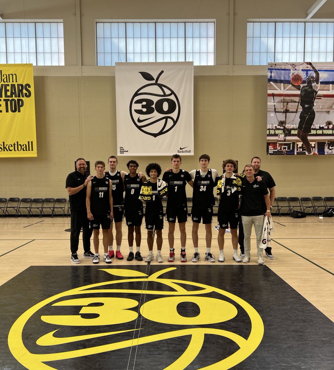 OhioBuckets's tweet photo. 🍑 Ohio Buckets 2027 battle back from 22 down but come up short in @NikeEYB P.I.T. title game 69-63 to Team Takeover EYBL.

🖤 Group of seven absolute winners who won a ton of games this season, and will all be going to college free next fall.  VERY PROUD to call them Buckets! https://t.co/x25ITU3AuD
