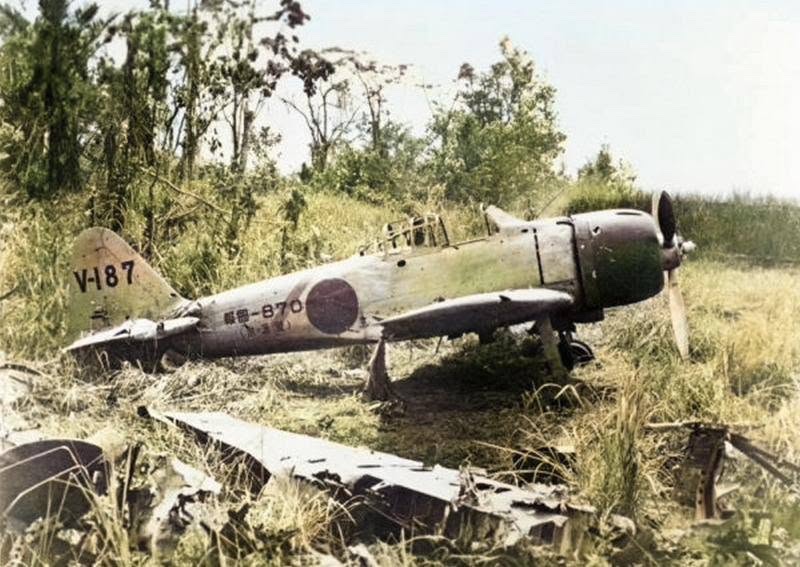 ブインで捕獲された3機の零戦三二型のうちの1機V-187。 他の2機は捕獲