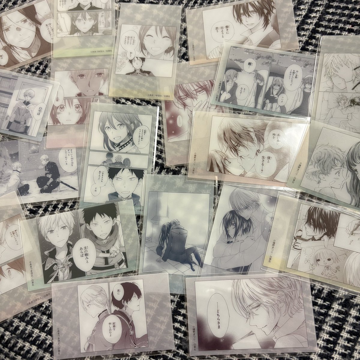 akane_69's tweet photo. LaLa原画展に行ってきた！自分の好きな作品は撮影もOKだった✨ポストカード各種、枢さまのコマプレートスタンドが売れ切れ。ブロマイドやクリアシートはBOXで買えるの本当に有難い…！読んだことのある作品の原画も見れたし楽しかった😊💕 https://t.co/tXI0q2Z2vk