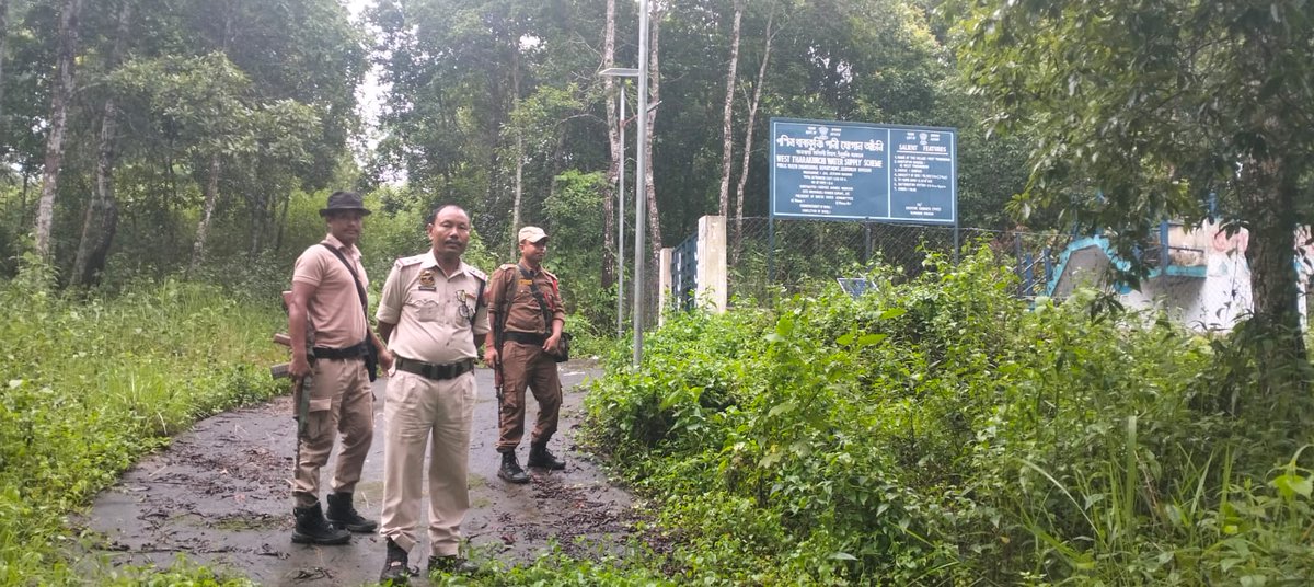 hamren_police's tweet photo. Vigilance on Wheels: SI Indrasing Dewri-led mobile patrols covered Sinani, Krokendang, Bogajamin, Tharakunchi &amp; Langardang — all calm and secure. #WestKarbiAnglongPolice
@assampolice 
@DGPAssamPolice https://t.co/6GQLUo6P3z